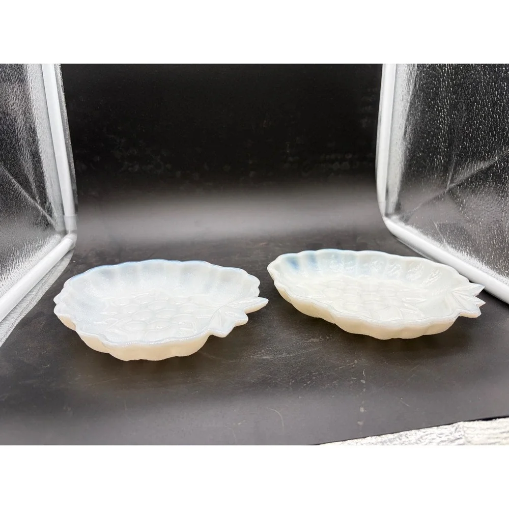 Vintage White Milk Glass Grape Trinket Dishes Scalloped Edge Set of‎ 2